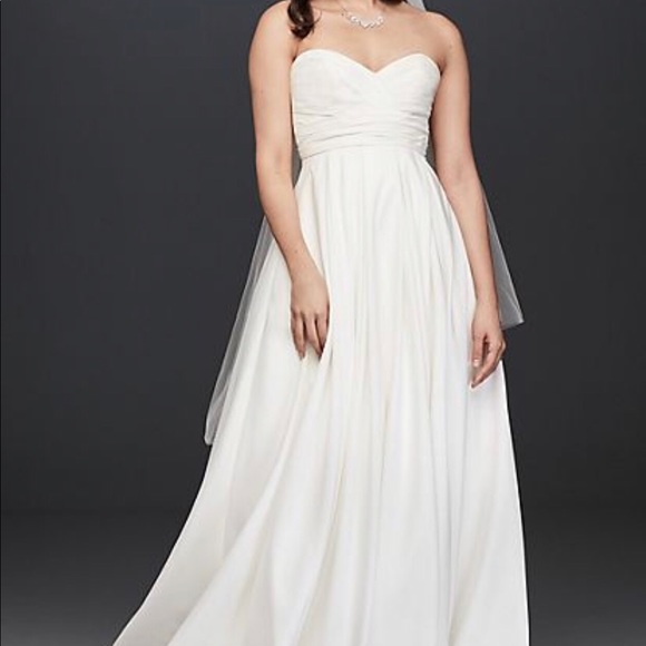 David's Bridal Dresses & Skirts - David’s Bridal sweetheart empire gown size 14 David's Bridal Dresses & Skirts - David’s Bridal sweetheart empire gown size 14